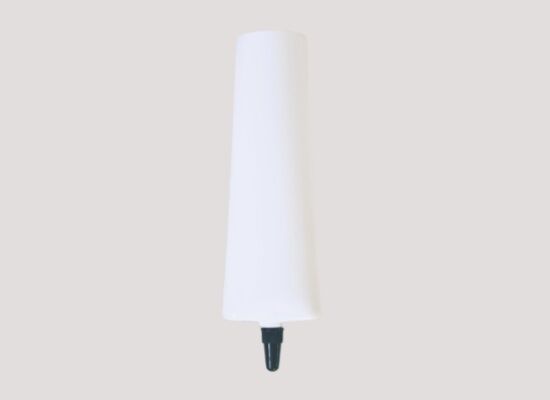 Plastic cosmetische buis met een diameter van 30 mm met een capaciteit van 30-60 ml en een lang mondstuk voor zonnebrandverpakking